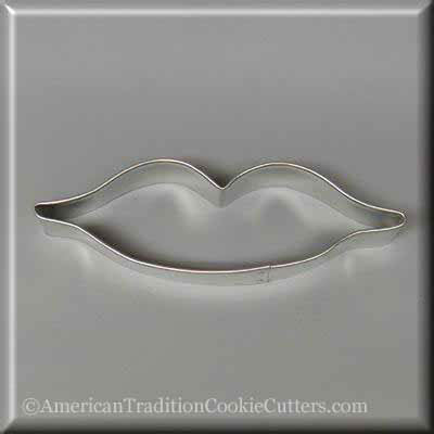 5-lips-metal-cookie-cutter