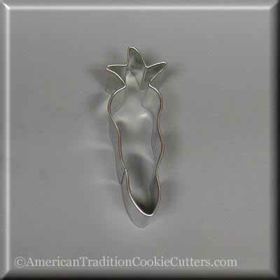 3-carrot-metal-cookie-cutter-1